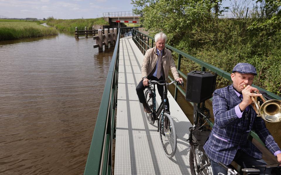 Feestelijke opening van de nieuwe fietsbrug tussen Welsryp en Keimpetille.