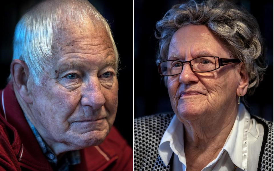 ,,Oude bomen moet je niet verplanten.” Op de foto bewoners Henk Haanstra (81) en Tettje Roorda (93). FOTO'S NIELS DE VRIES