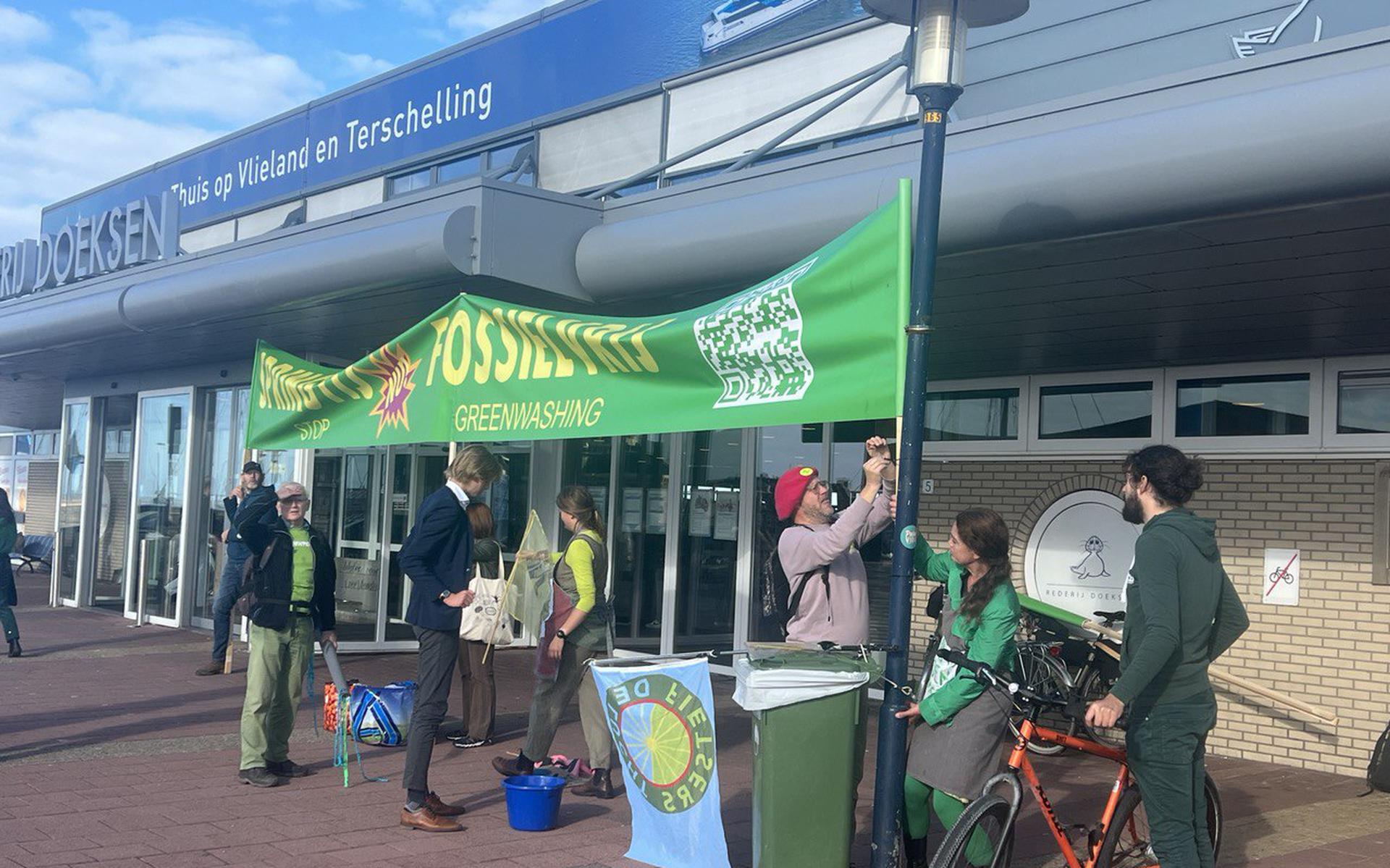 Actie tegen greenwashing in Harlingen.