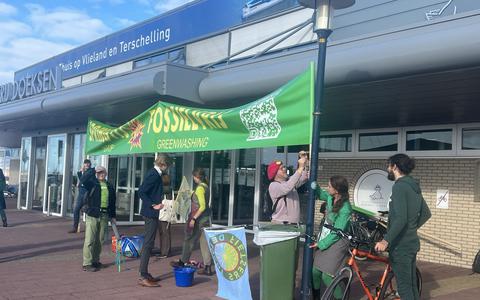 Actie tegen greenwashing in Harlingen.