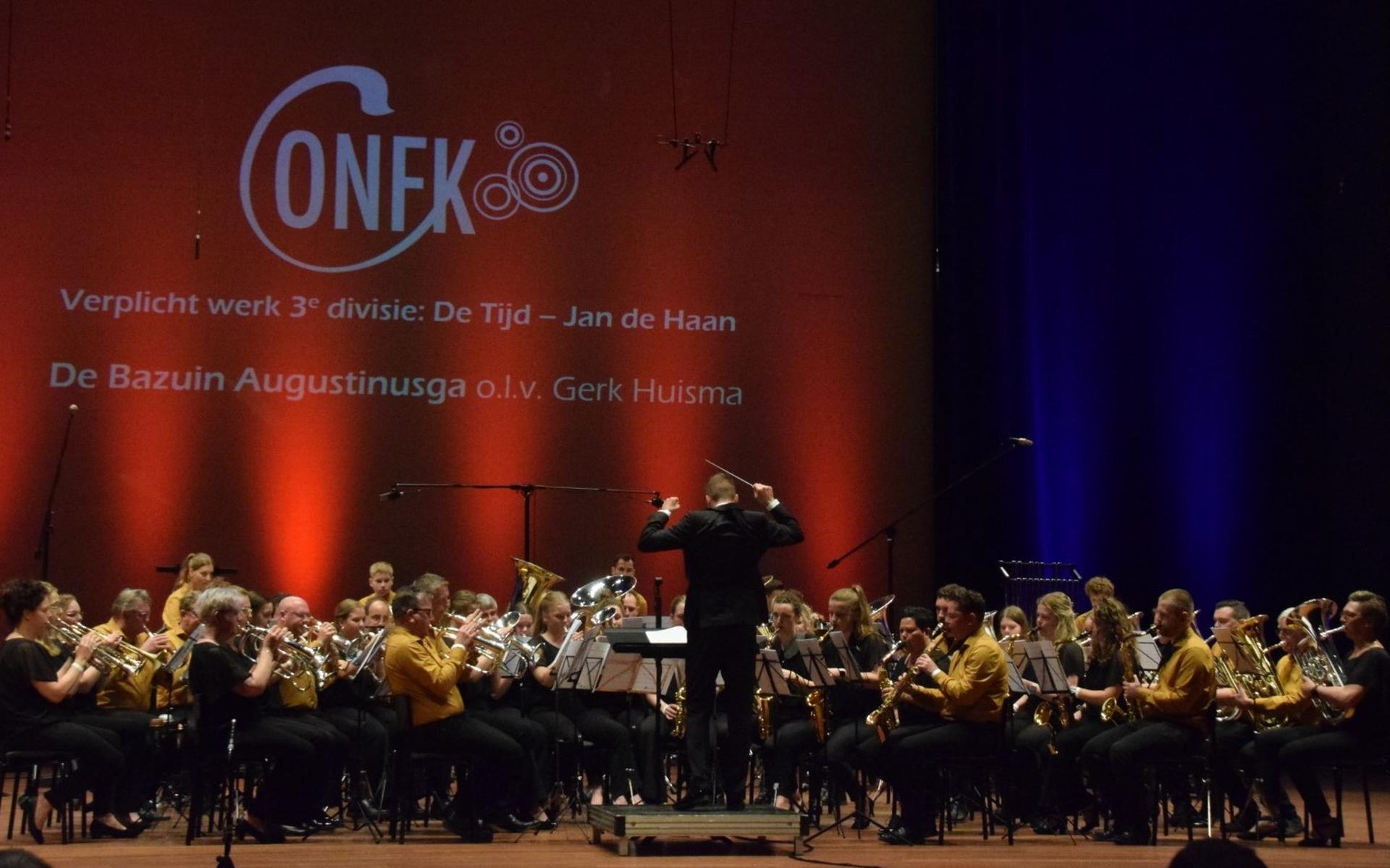 De Bazuin met overmacht kampioen: feest in Augustinusga