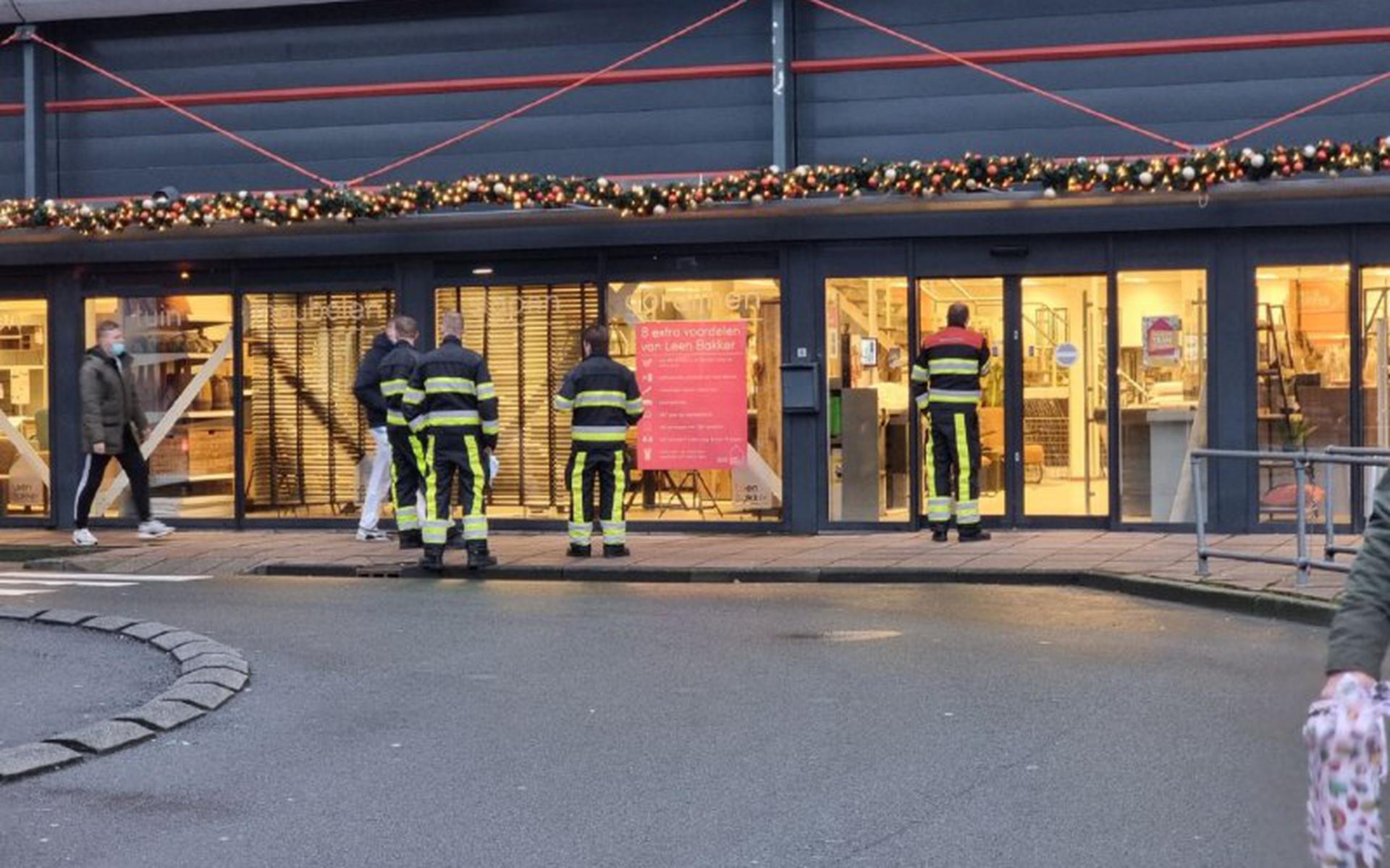 stok Kantine bagageruimte Leen Bakker in Leeuwarden ontruimd vanwege gaslucht - Leeuwarder Courant