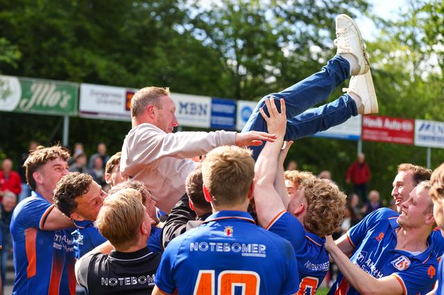 Surhústerfean recht na bewogen seizoen de rug in finale van nacompetitie en blijft behouden voor eer