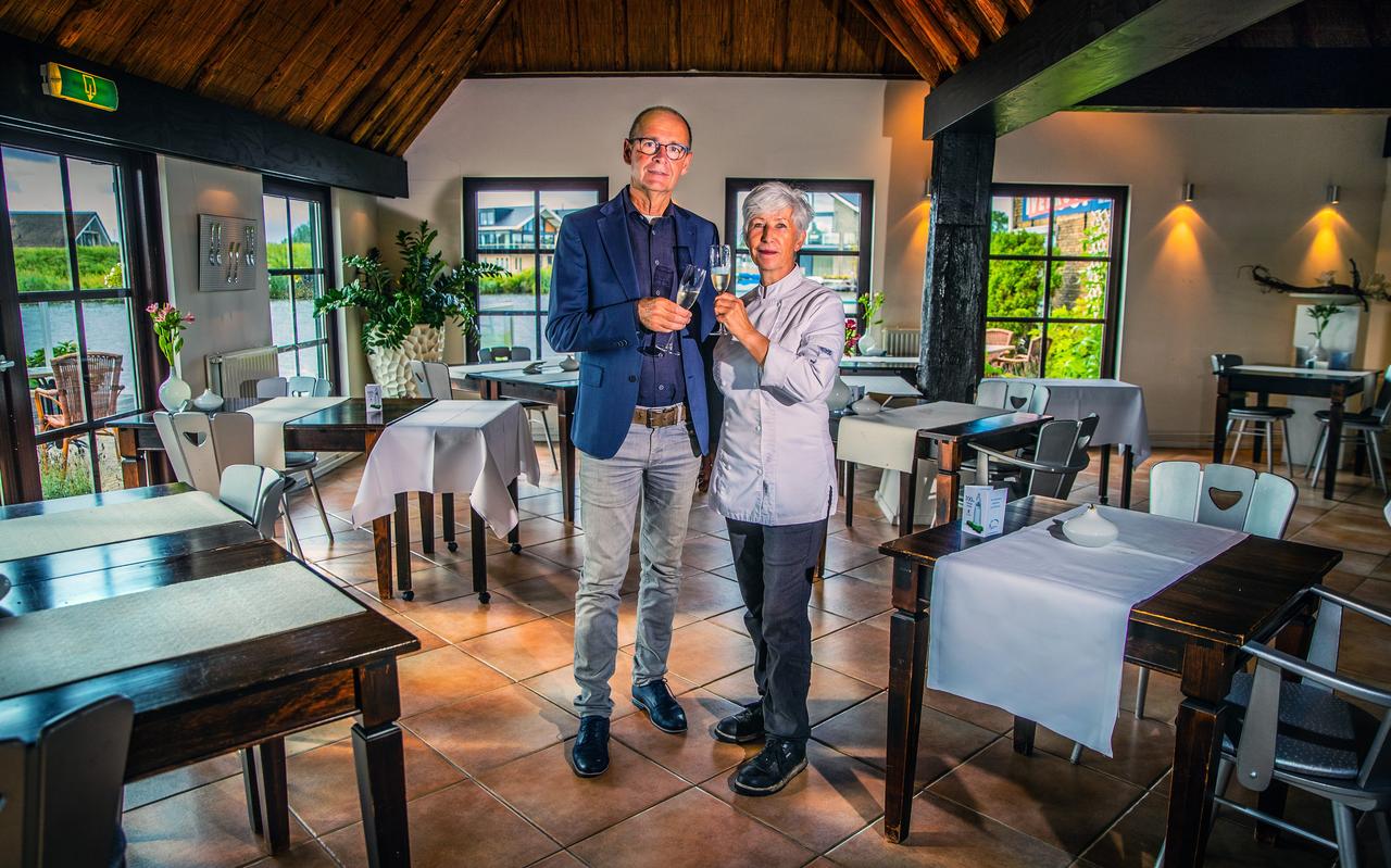 Melle en Hanny Bakker gaven de op zijn oud-Hollands ingerichte boerderij destijds een grondige metamorfose. Melle en Hanny Bakker gaven de op zijn oud-Hollands ingerichte boerderij destijds een grondige metamorfose.