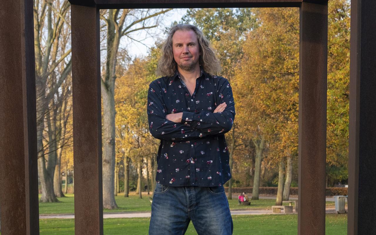 Tsjead Bruinja over zijn positie als Dichter des Vaderlands: ,,It wie in moaie tiid. Om der boppe op te sitten en te reagearjen, en miskien noch wat breder nei Nederlân te sjen.” Tsjead Bruinja over zijn positie als Dichter des Vaderlands: ,,It wie in moaie tiid. Om der boppe op te sitten en te reagearjen, en miskien noch wat breder nei Nederlân te sjen.”