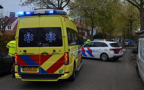 Ongeval met veel schade aan D'Hondecoeterstraat in Leeuwarden