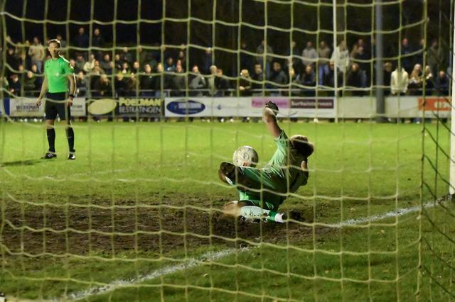Bekerfinale tussen HZVV en FC Surhústerfean gaat woensdag niet door. ‘FC Surhústerfean is in rouw’