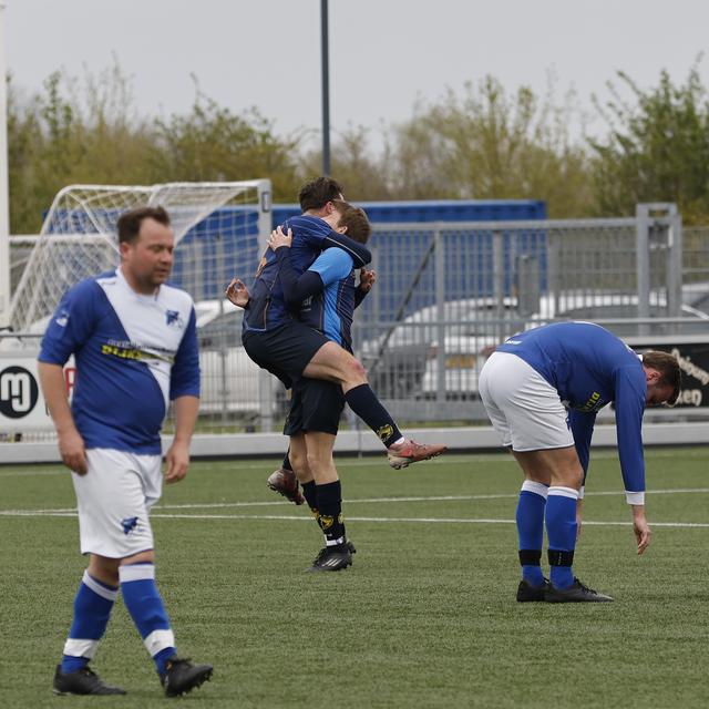 Degradatiegevaar en spelerskrapte: SSS uit Marsum worstelt binnen en buiten de lijnen
