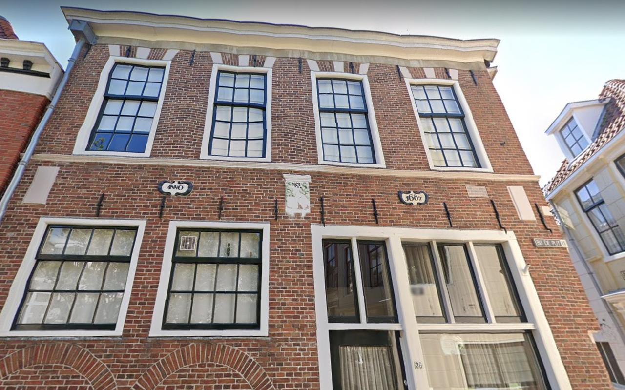 Het rijksmonument op Bij de Put, dat door de gemeente Leeuwarden is afgestoten. Het rijksmonument op Bij de Put, dat door de gemeente Leeuwarden is afgestoten.