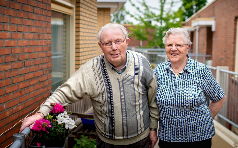Jan Lolke Meinema en zijn vrouw Aafke Meinema-Meijer in 2020 toen ze 70 jaar getrouwd waren. 