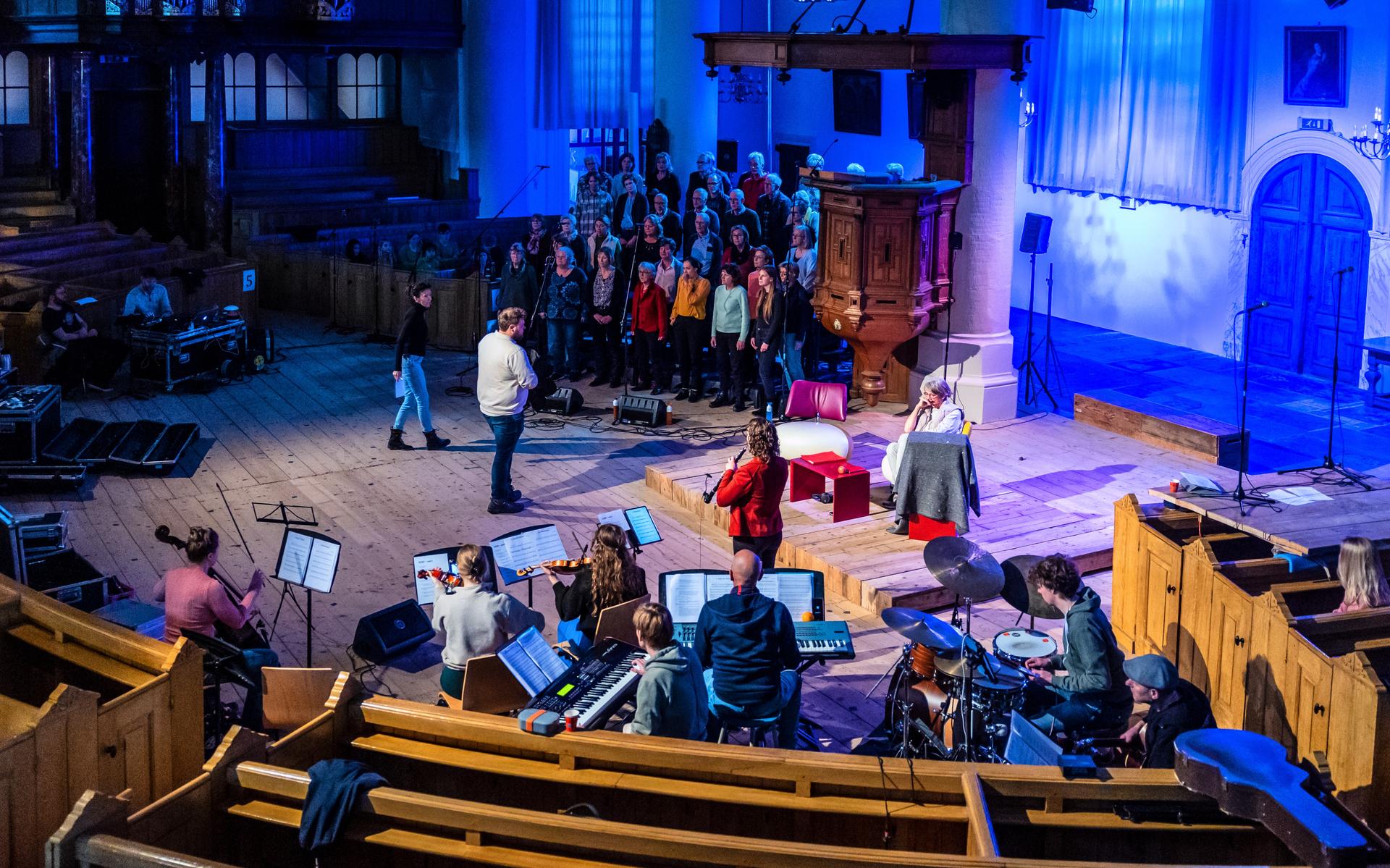 Repeteren voor 'Ocke' in de verbouwde Martinikerk in Sneek.