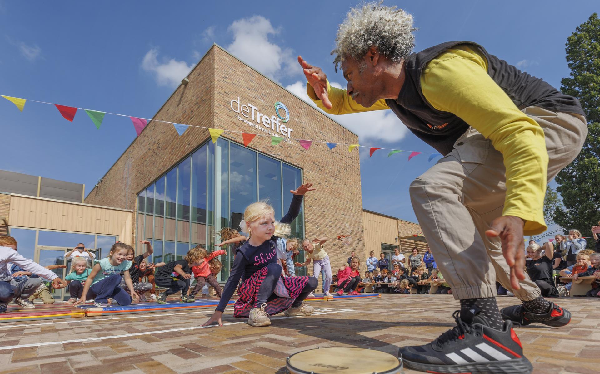 Opening van De Treffer, school voor bewegingsonderwijs in Gorredijk.