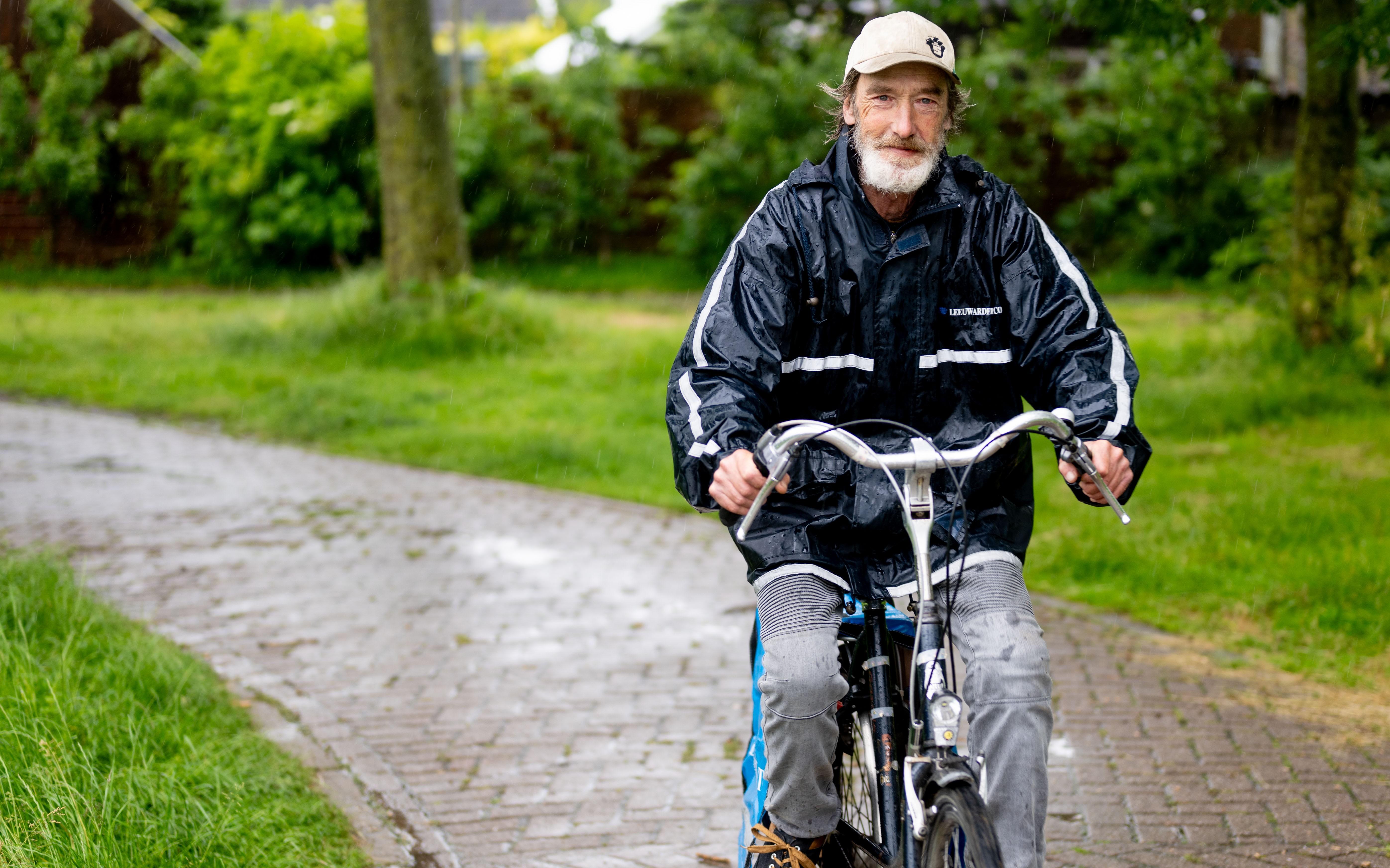 Hoe de verslaafde Jan de Krantenman (70) uit Oudebildtzijl houvast ...