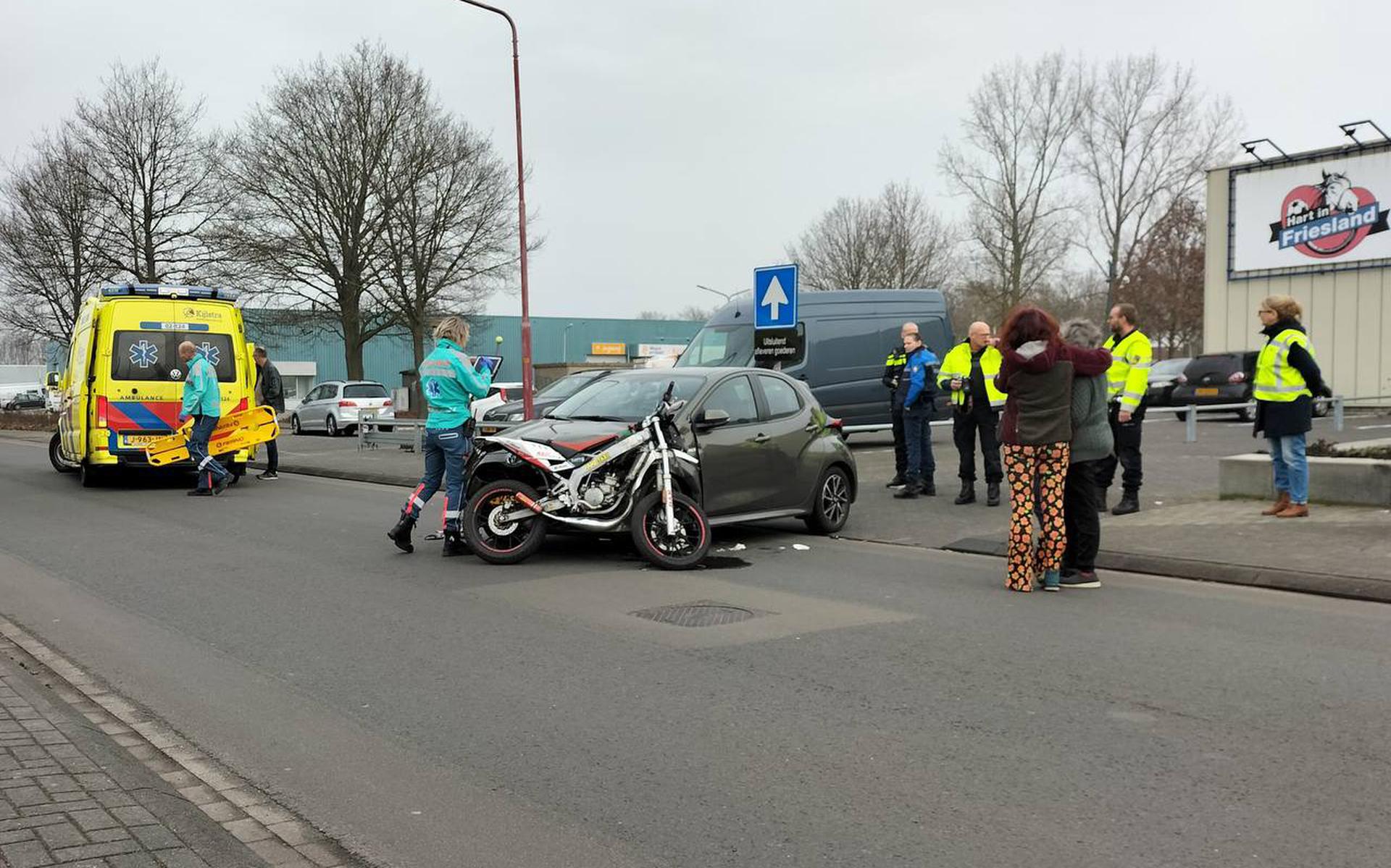 Aanrijding Tussen Personenauto En Crossmotor In Drachten. Twee Personen ...