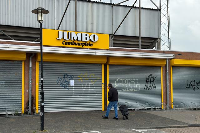 Zeeman en Jumbo dagen gesloten door brand oude Cambuurstadion Leeuwarden. ‘We zullen grote partijen 