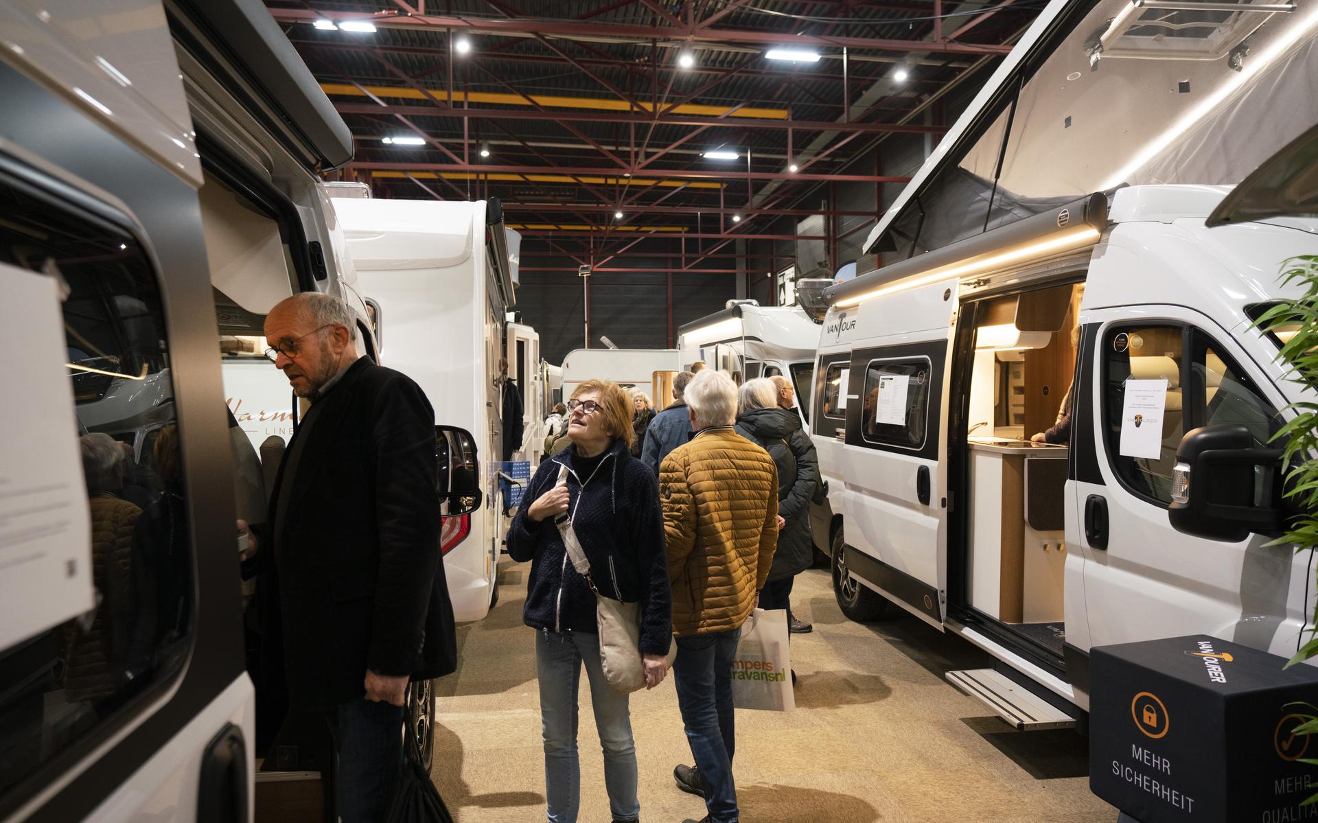 Gemeente wil vrijbuiters weren van gratis camperplekken Langweer