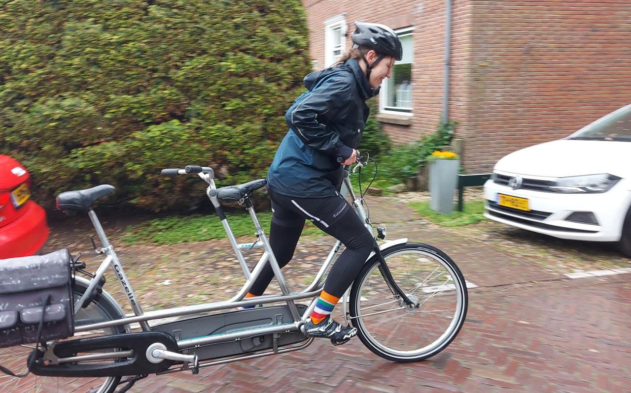 Mirthe Paul fietste grotendeels alleen op een tandem de Elfstedentocht.