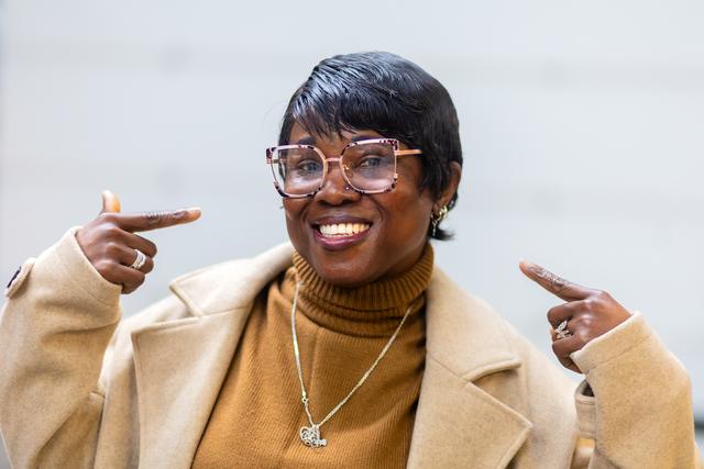 Isha (40) uit Sierra Leone is dankzij proef nu ‘sushichef’ bij de Jumbo in Bolsward