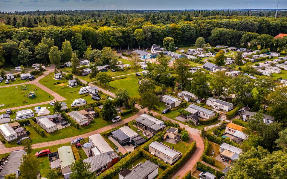  Camping de Wigwam in Oudemirdum. Rechts het 'oude gedeelte', links het 'nieuwe gedeelte.'