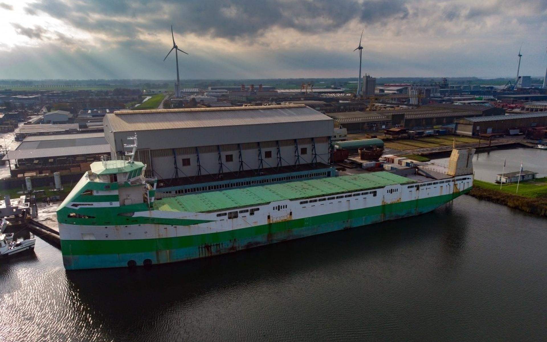 Ongeluksschip brengt 1,2 miljoen op: twee scheepswerven en staalleverancier kapot - Leeuwarder Coura