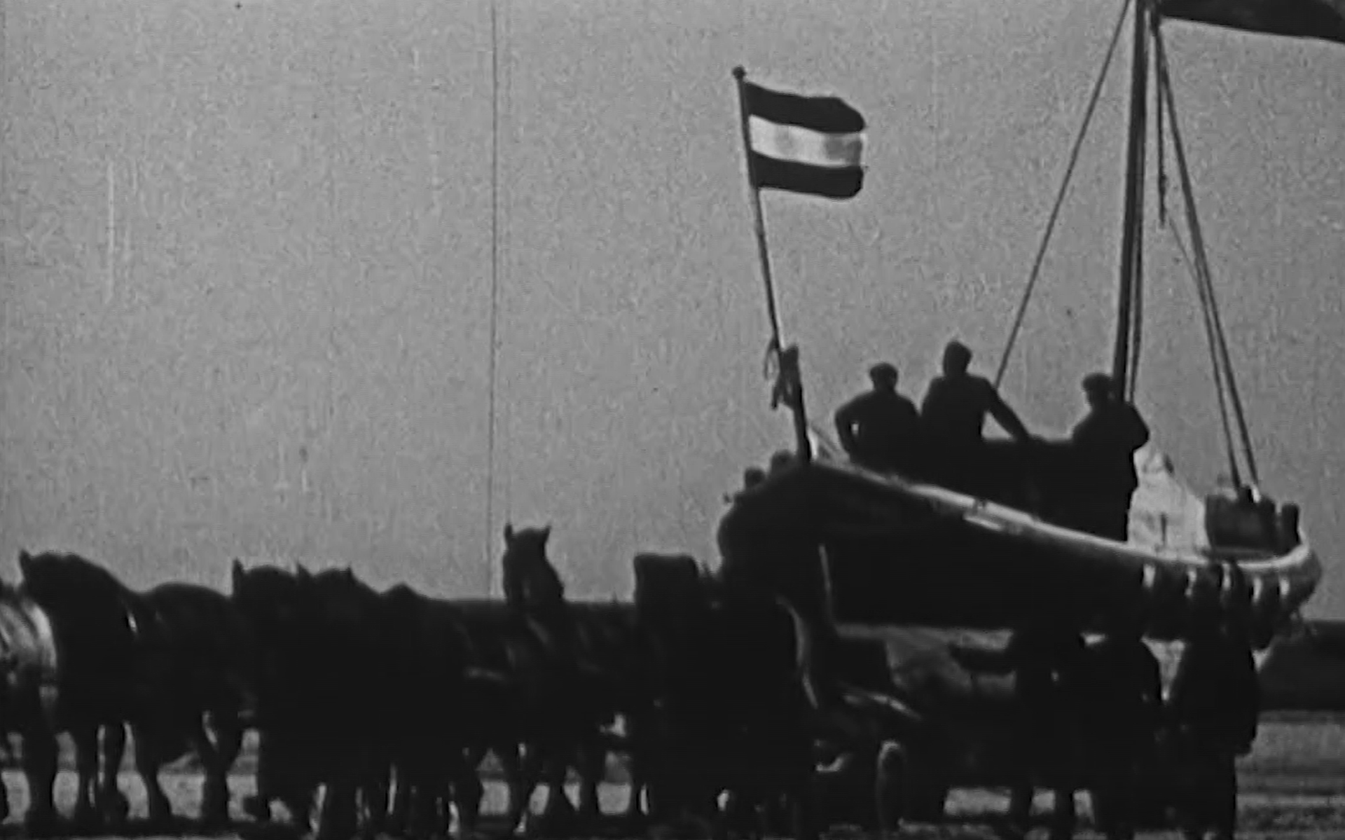 Ga terug naar 1947 met Films van Toen: Bekijk hier oude beelden van de reddingsboot van Ameland die 