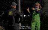 Wendy van Dijk neemt een hovenier in de maling in 'Wie het laatst lacht'