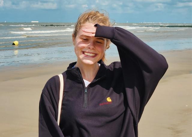 Nina (22) uit Terwispel maakt boek uit liefde voor hond Slash