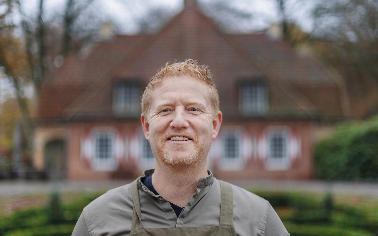 De ex-verslaafde chef-kok Jouke Piet Drijfhout bij De Slotplaats in Bakkeveen, waar hij kookt en woont. 