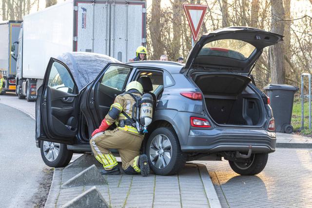 LIVE | Elektrische auto oververhit bij Terwispel & gewonde bij steekincident in Sneek