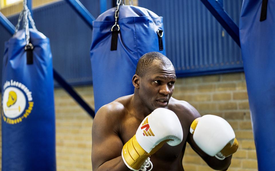 Op 17 mei mag Willy Kyakonye een gooi naar de wereldtitel doen.
