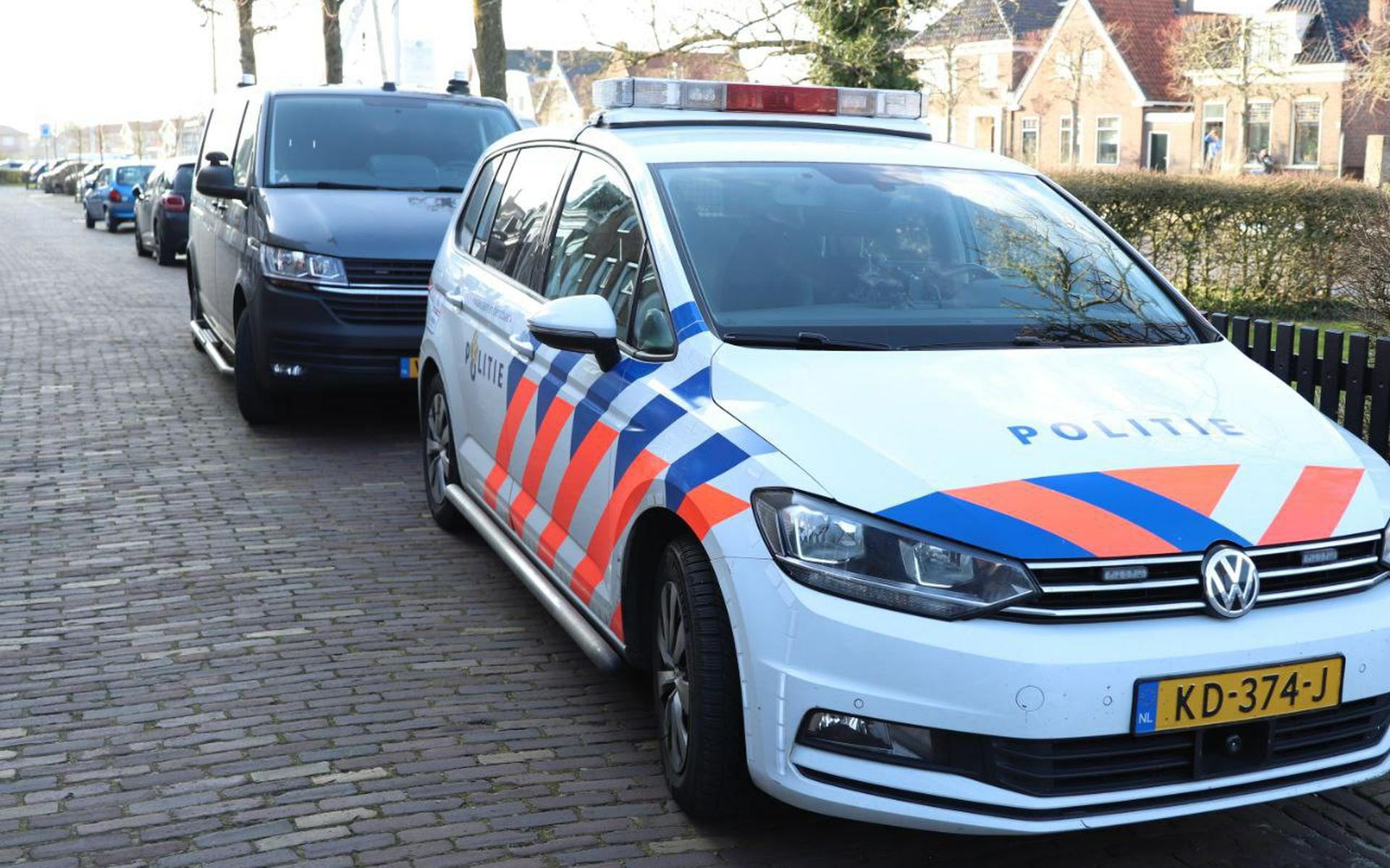 Politie treft levenloos lichaam van vrouw (84) uit IJlst aan in water in IJlst