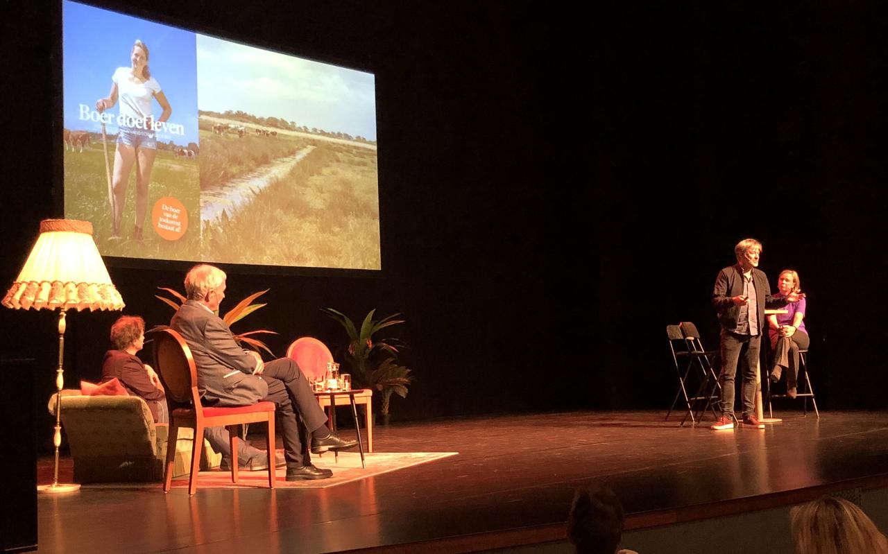 In Theater Sneek vond een bijeenkomst plaats over de verduurzaming van de landbouw. In Theater Sneek vond een bijeenkomst plaats over de verduurzaming van de landbouw.