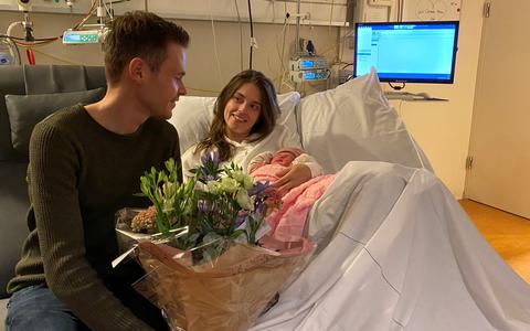 Loïs, dochter van Marleen en Rolk Kok uit Rouveen werd op 23 september geboren in de Tjongerschans. Dat was de duizendste bevalling in het Heerenveense ziekenhuis in 2021, drie weken eerder dan in 2020. 