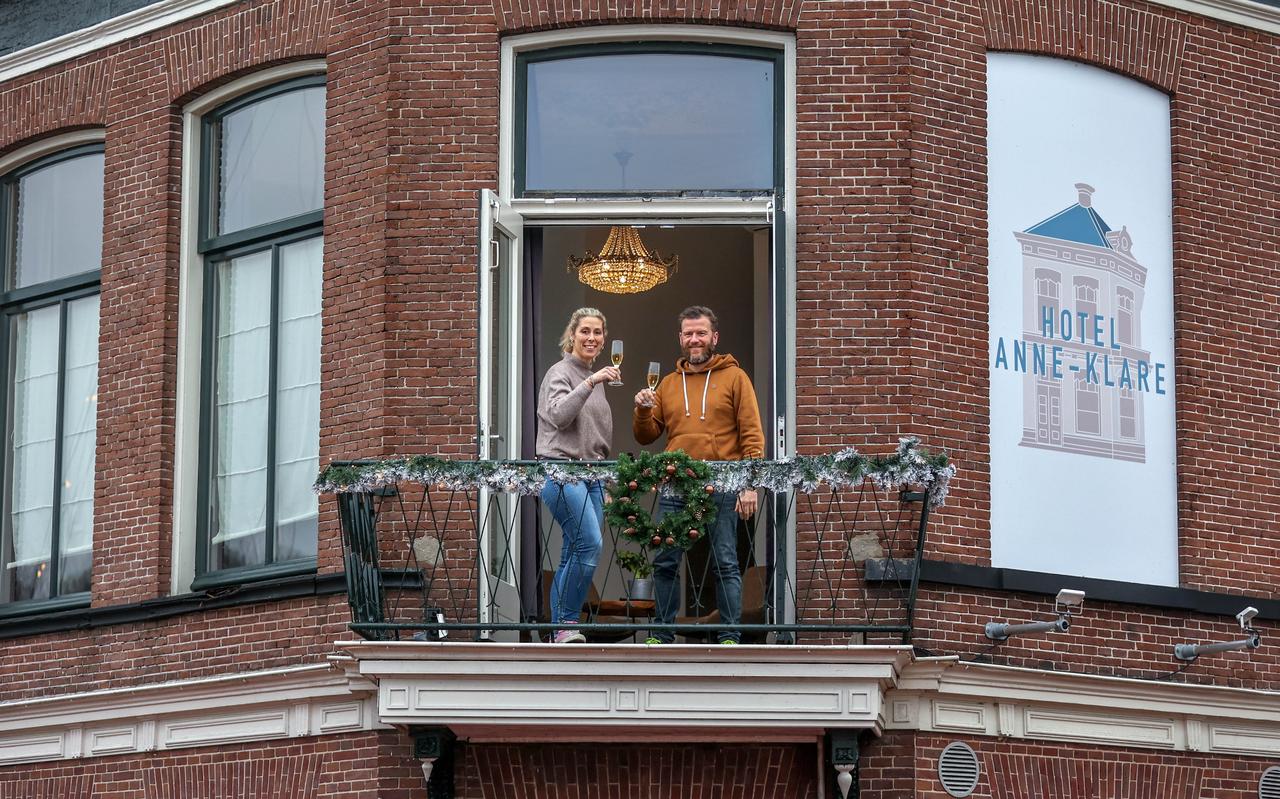 Eigenaren Anne-Klare en Ardi Anker van hotel Anne-Klare in Joure. Eigenaren Anne-Klare en Ardi Anker van hotel Anne-Klare in Joure.