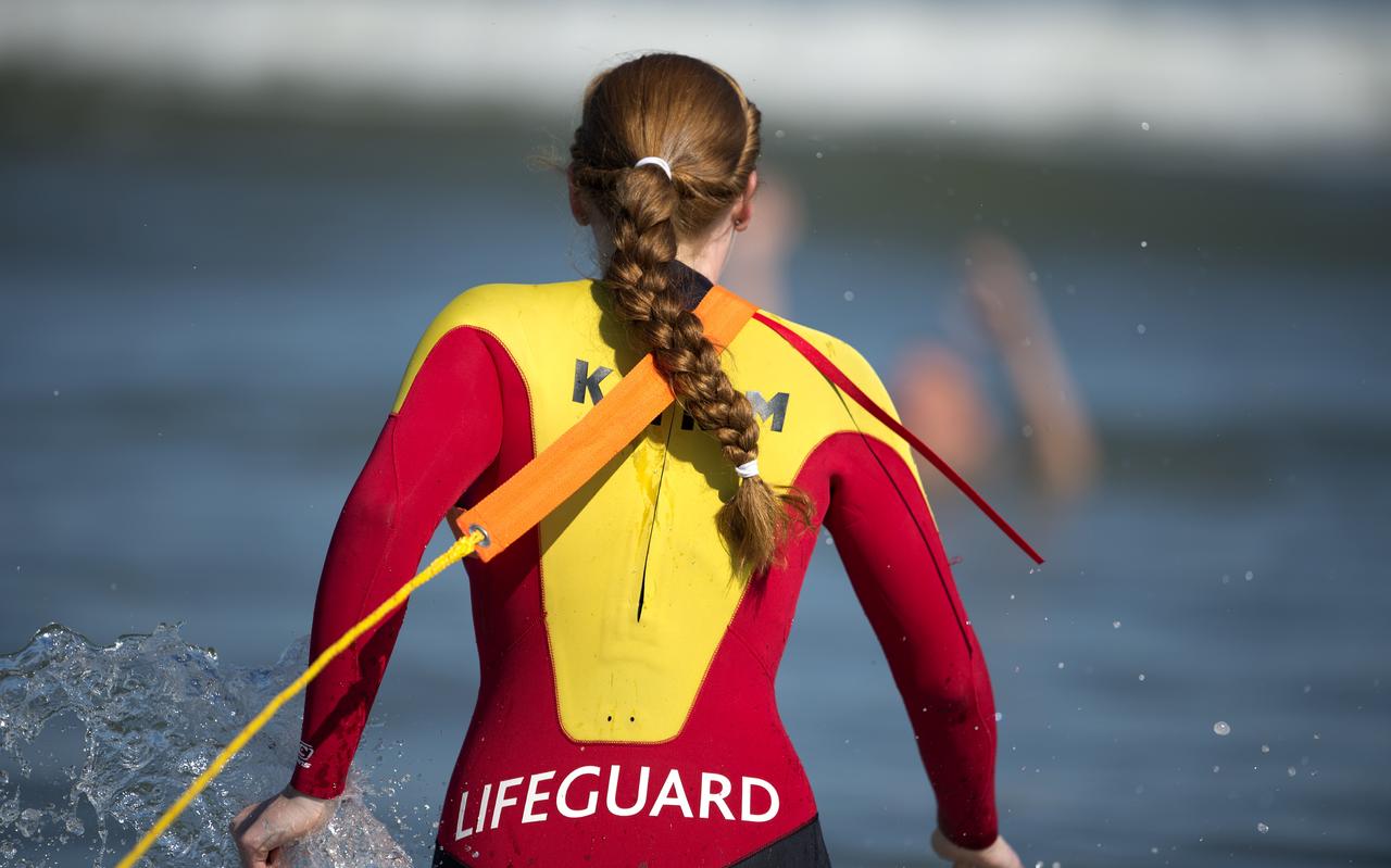 Een lifeguard van de KNRM. Foto KNRM Een lifeguard van de KNRM. Foto KNRM