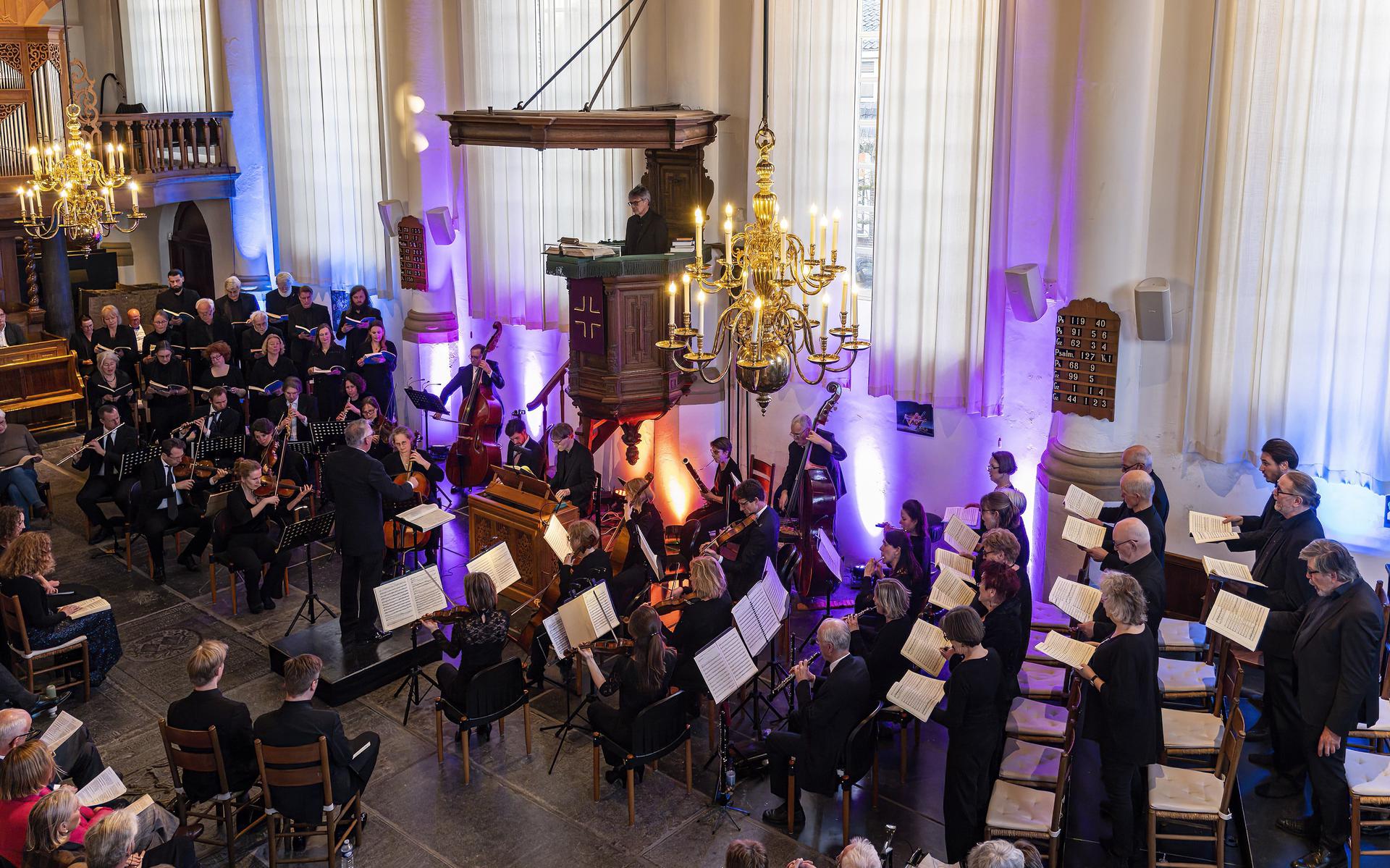 De Matthäus Passion,door het Nationaal Symfonisch Kamerorkest, het Noord Nederlands Kamerkoor en het Martini kinderkoor in de Hobbe van Baerdtkerk in Joure. Foto Piebe van den Berg
