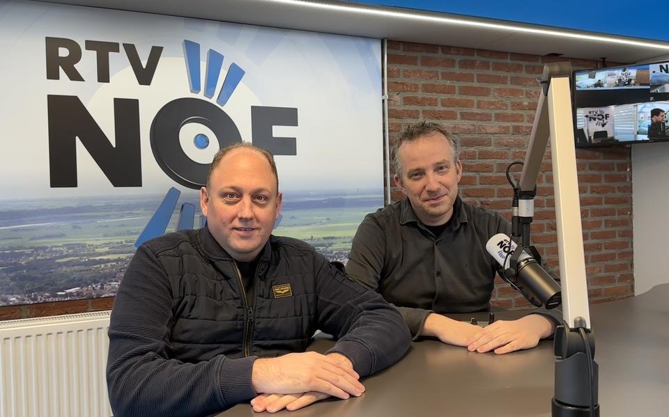 Directeur-bestuurder Sven Keizer (links) van RTV NOF en hoofdredacteur Harm Weistra. 