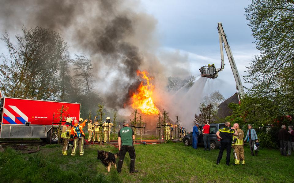 Uitslaande brand in woonboerderij Vledderveen.