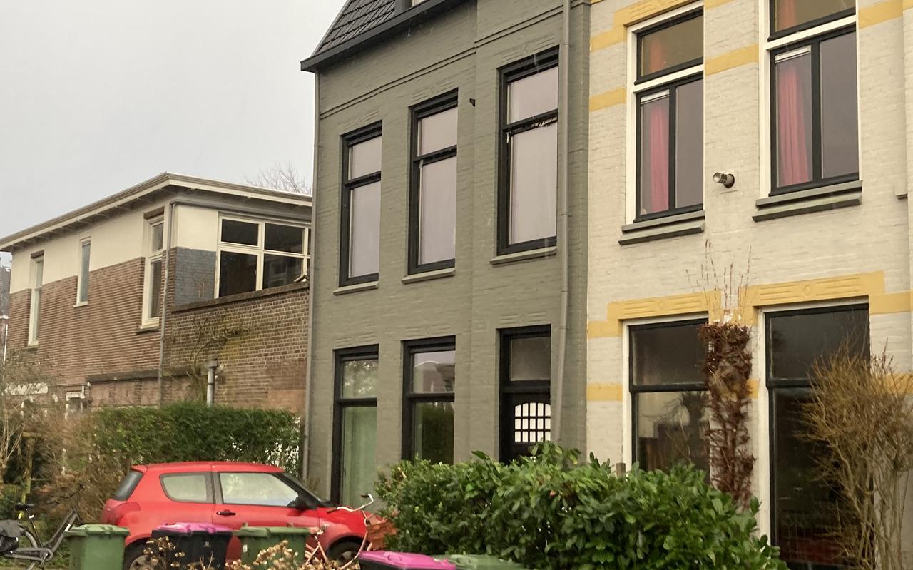 Het pand aan de Cornelis Frederiksstraat in Leeuwarden waar illegaal drie appartementen werden verhuurd