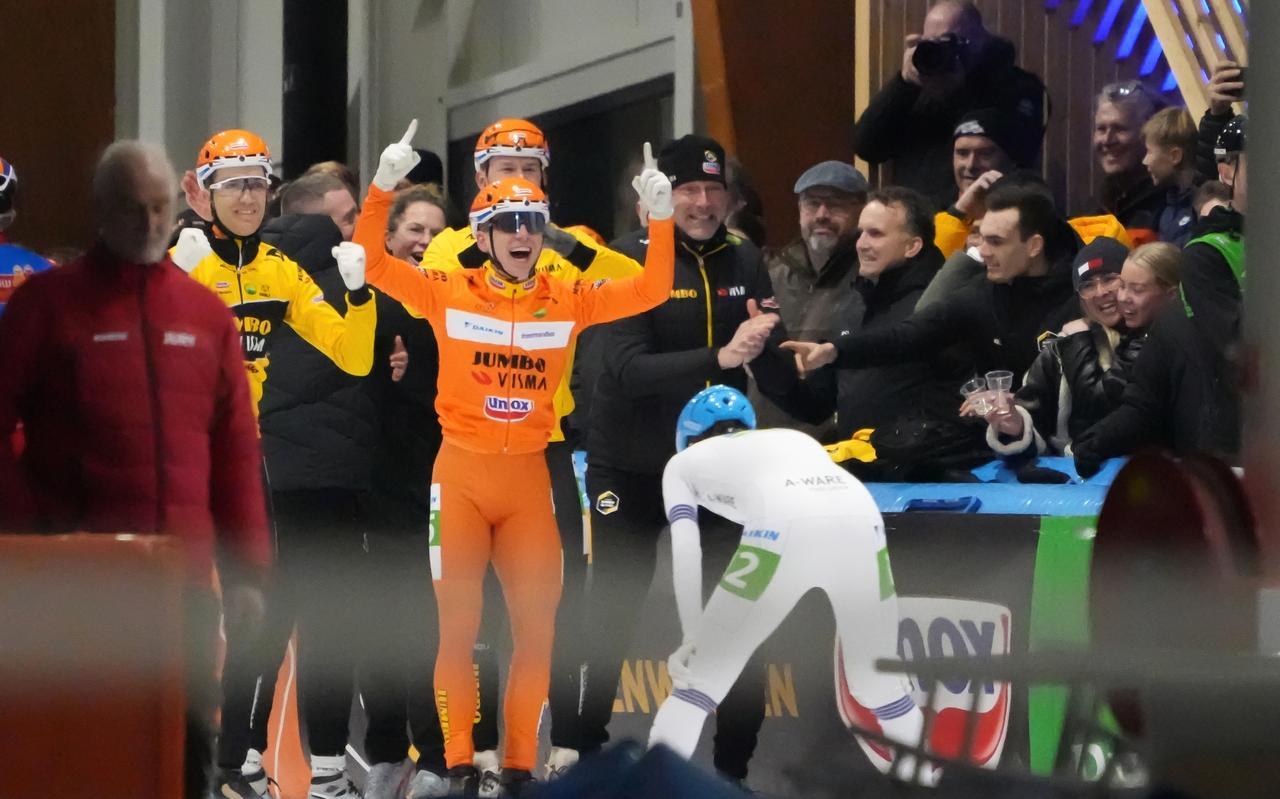 Harm Visser juicht, de marathoncup is binnen. Harm Visser juicht, de marathoncup is binnen.