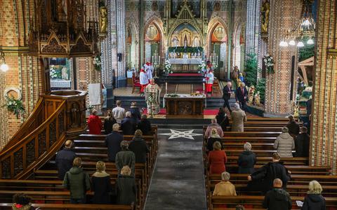 Vanwege het risico op coronabesmettingen bleef het aantal bezoekers van de Dageraadsmis in de Sint Martinuskerk beperkt tot vijftig. 