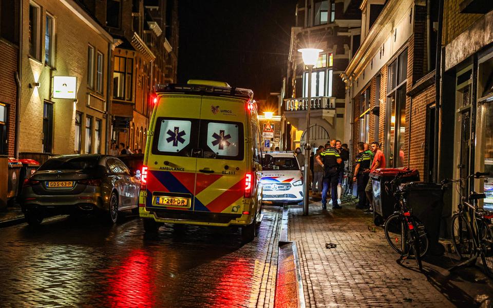 Bij een steekpartij in de binnenstad van Sneek is zaterdagnacht een persoon gewond geraakt. Al snel werd een verdachte aangehouden.