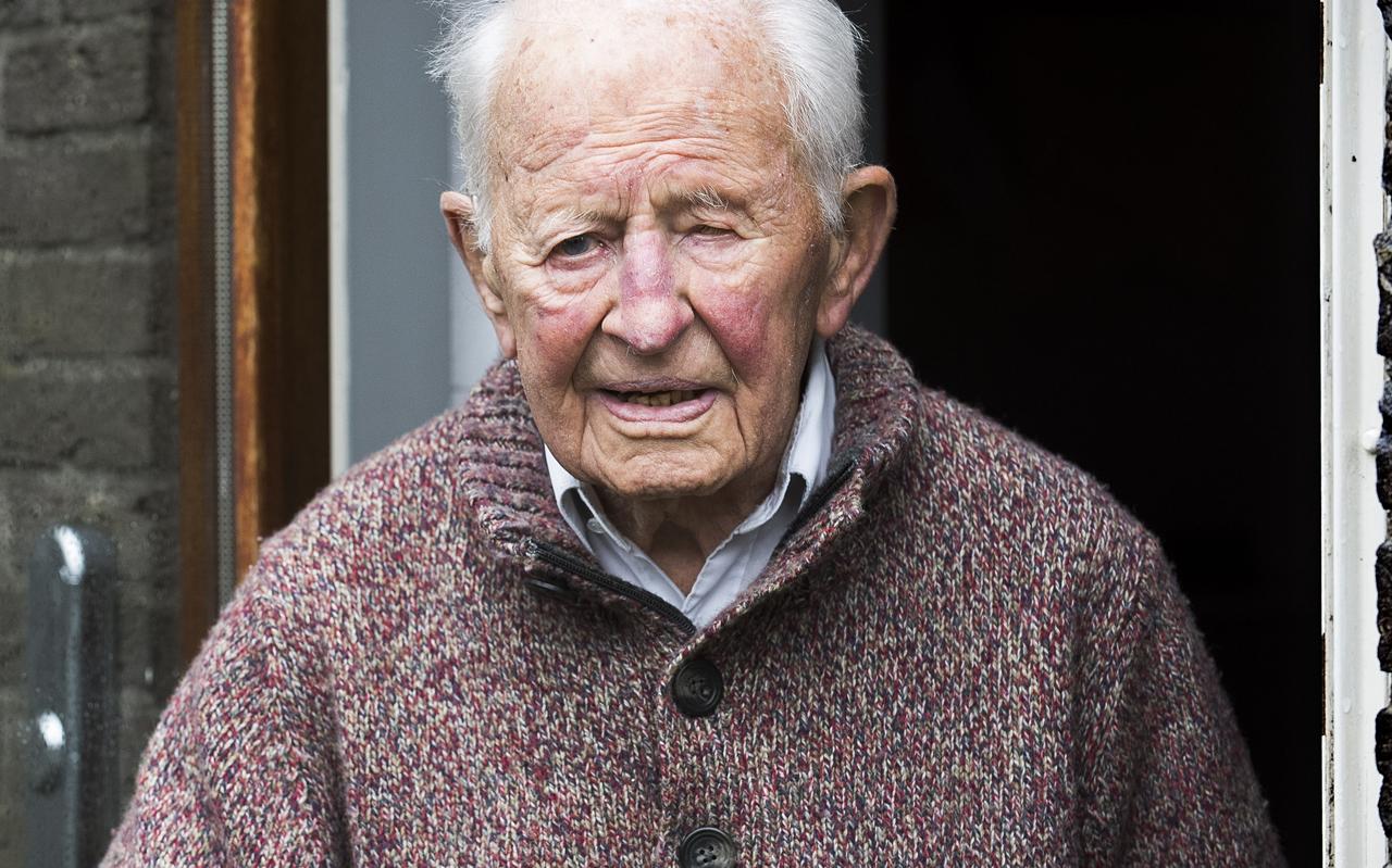 Evert Galama (105) is afkomstig uit Tsjerkwerd en overleefde als kind in Friesland de Spaanse griep. Evert Galama (105) is afkomstig uit Tsjerkwerd en overleefde als kind in Friesland de Spaanse griep.