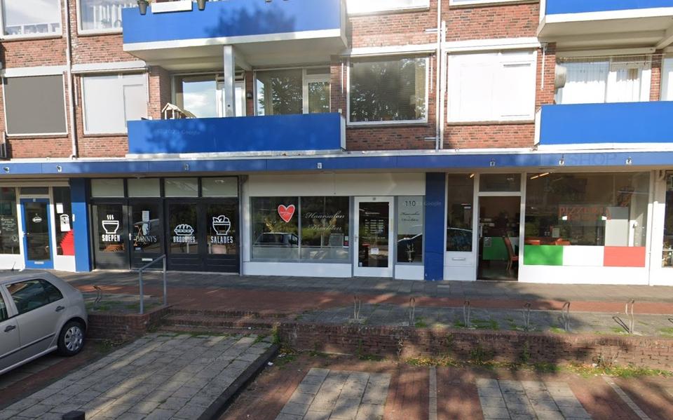 De kapperszaak aan de Handwerkerszijde.