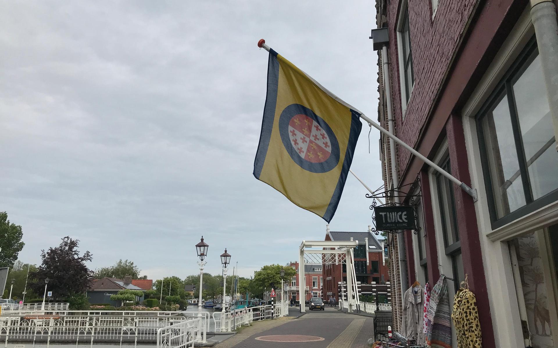 Stadsvlag of gemeentevlag. Is de vlag van Harlingen ook voor Midlum en Wijnaldum?