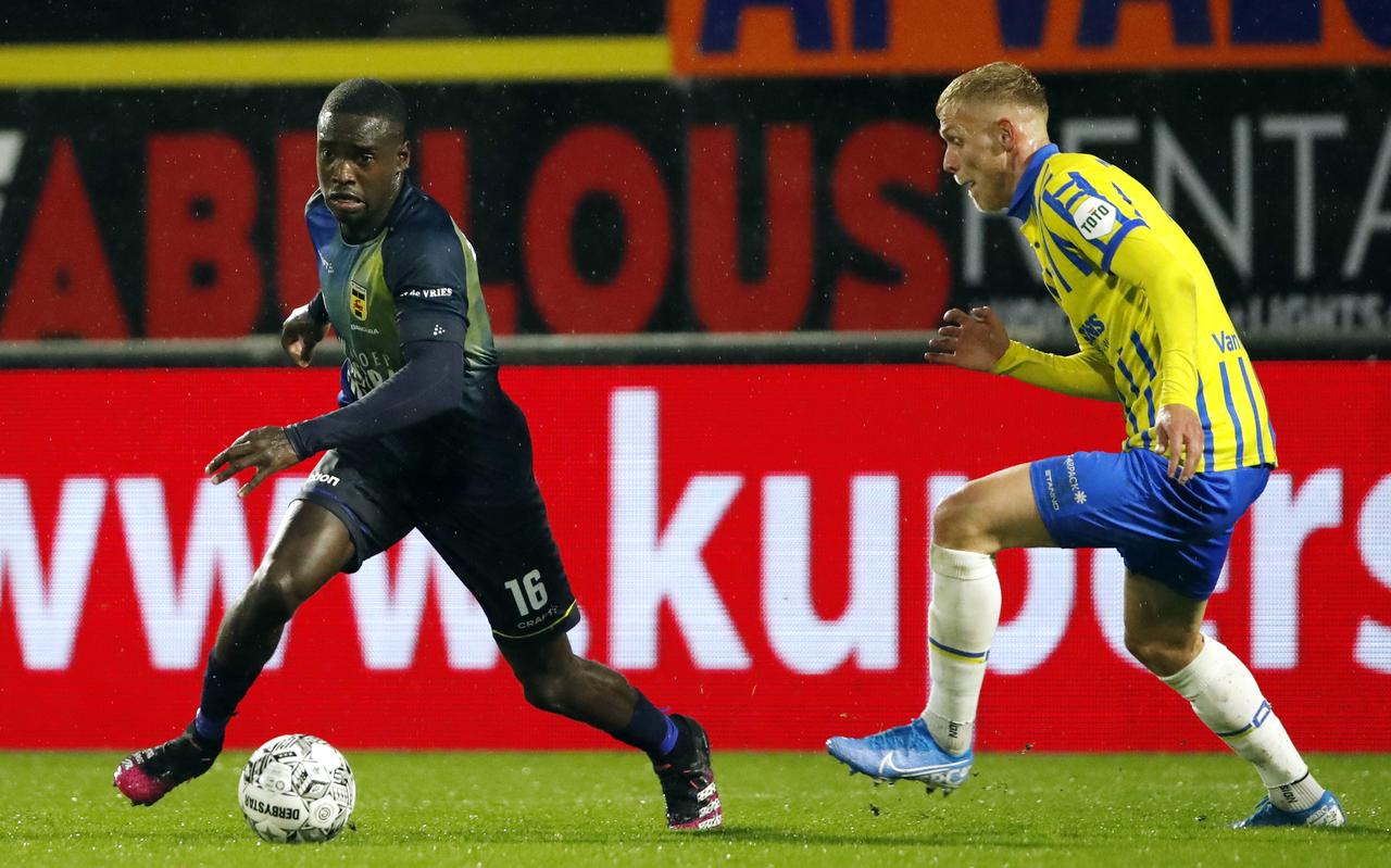 Alex Bangura (links) trekt bij Cambuur de meeste sprintjes sneller dan 25 kilometer per uur. Alex Bangura (links) trekt bij Cambuur de meeste sprintjes sneller dan 25 kilometer per uur.