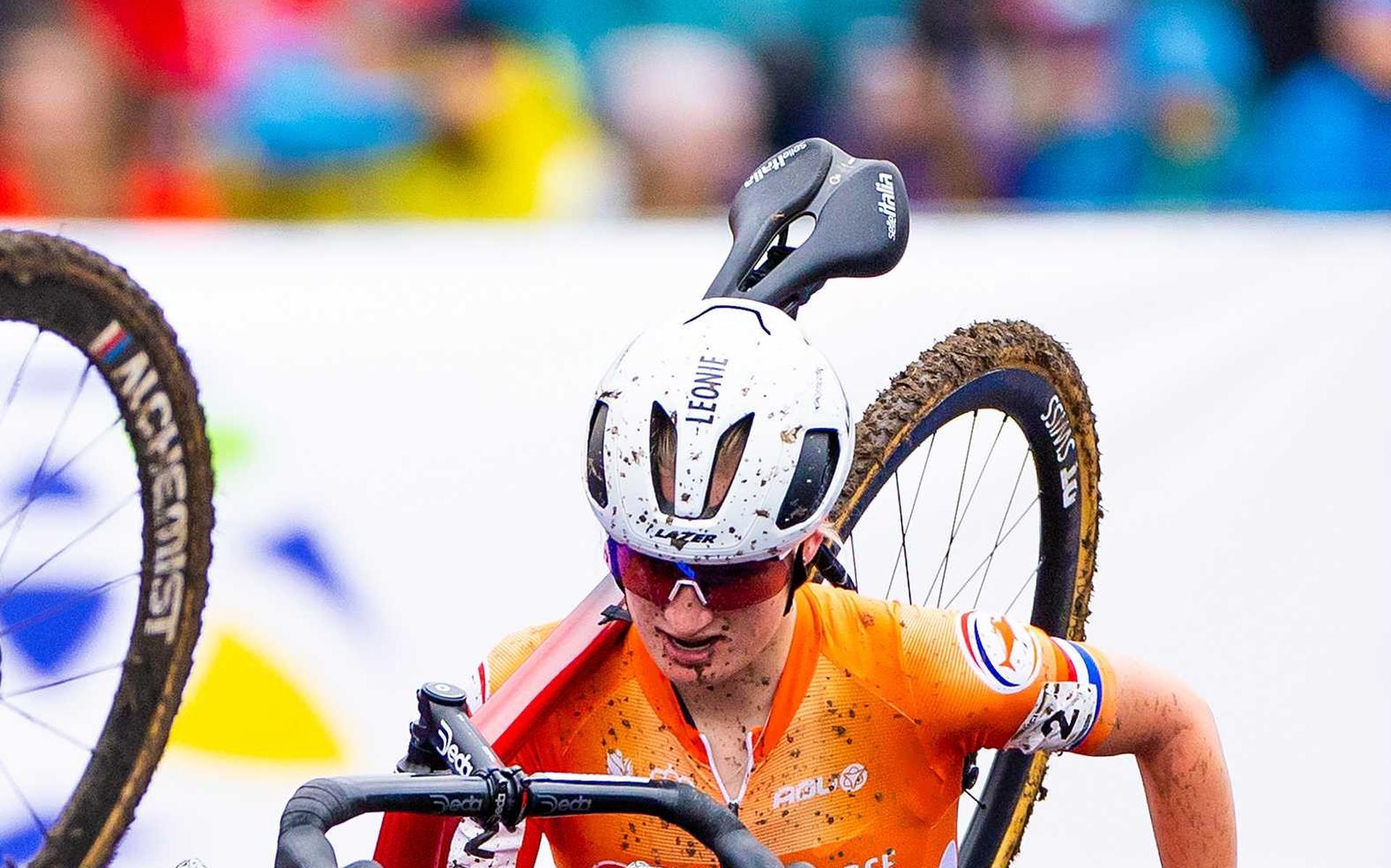 Leonie Bentveld (20) uit Burgum gaat veldrijden met wegwielrennen combineren bij ploeg Patrick Lefev