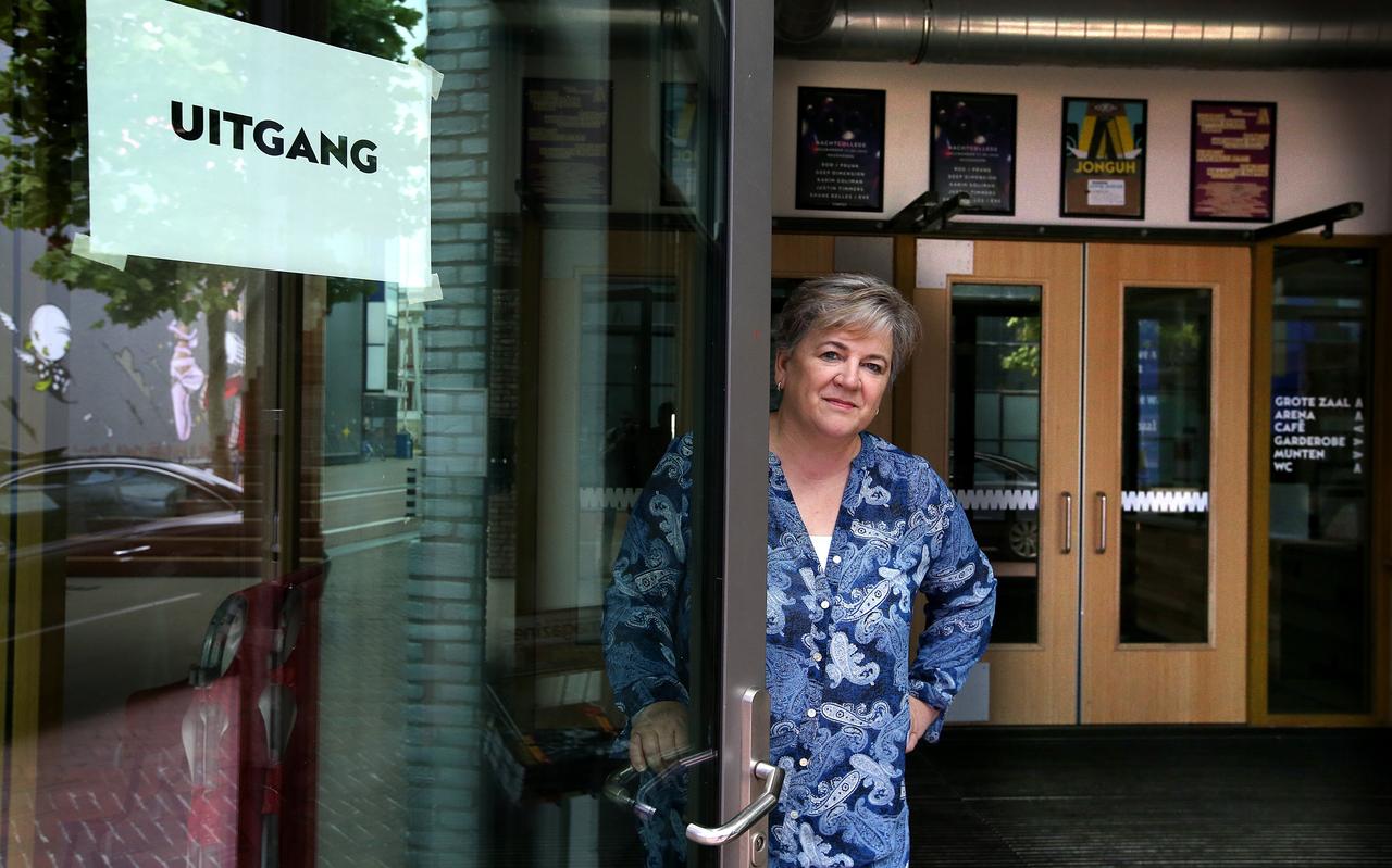 Yvonne Bleize, directeur van popcentrum Neushoorn, bij de ingang van het gebouw. Yvonne Bleize, directeur van popcentrum Neushoorn, bij de ingang van het gebouw.