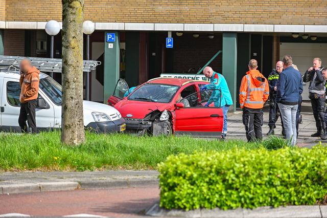 LIVE | Gewonde bij botsing Sneek & auto over de kop op A32 bij Heerenveen