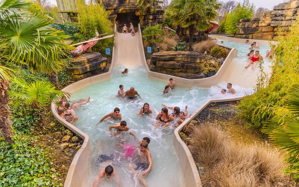 Archiefbeeld uit 2023 van de wildwaterbaan van Swimfun in Joure, waar een meisje zondagmiddag onwel werd.
